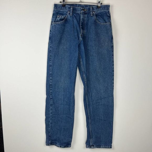 Wrangler Other - Wrangler Men's Relaxed Fit Medium Wash Blue Denim Jeans Size 32x32